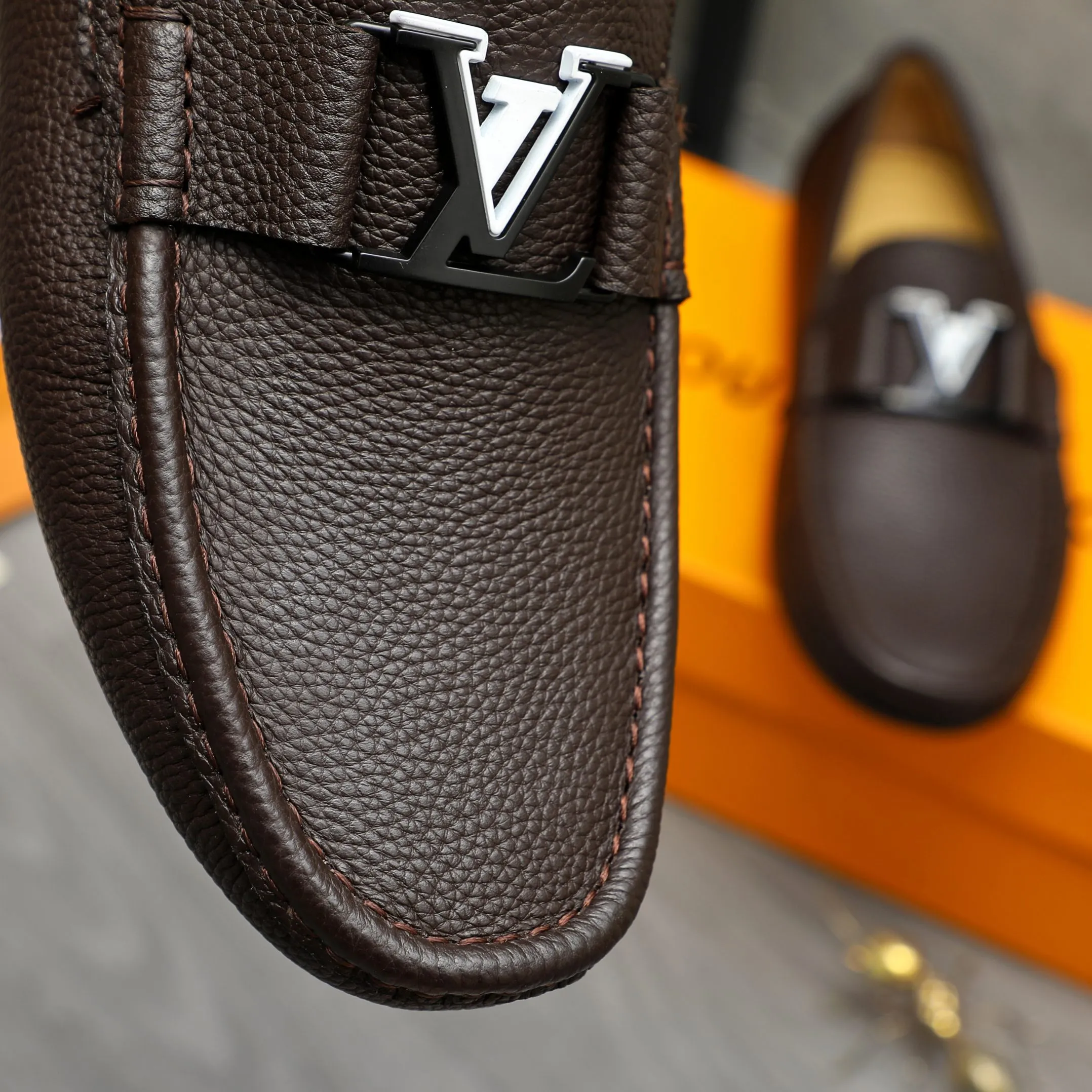 Men's shoes 💰420 Product trademark: LV "Louis Vuitton" casual slip-on shoes Regular size: 38-46 (45.46 custom-made, non-returnable) Product materials: Selected pebbled cowhide upper, sheepskin lining, original rubber outsole
